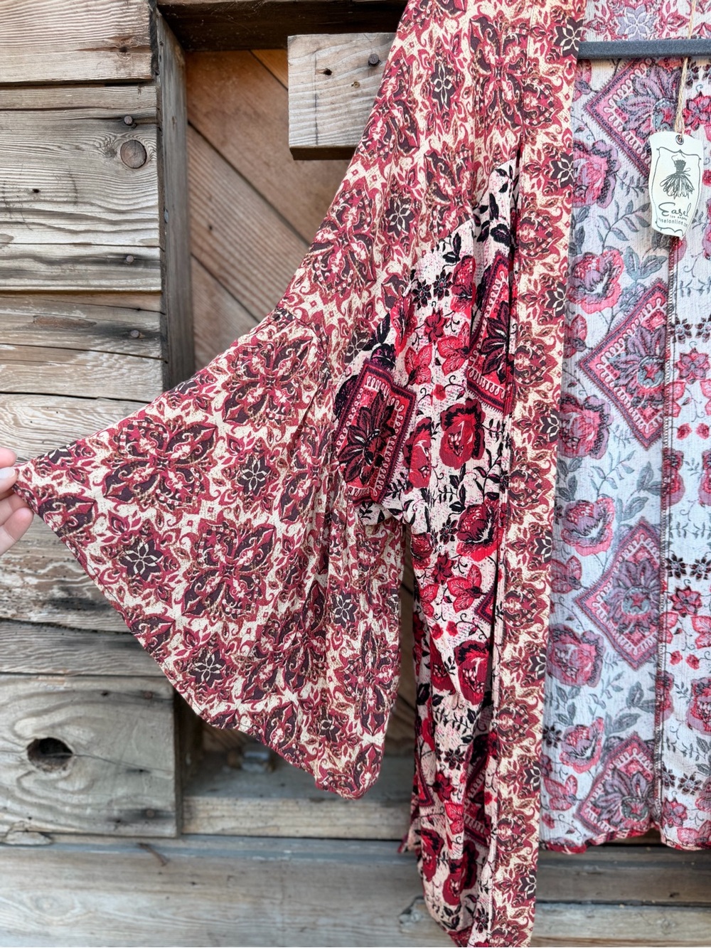 easel Floral Open Kimono Jacket in Red and Cream - Picture 2 of 4